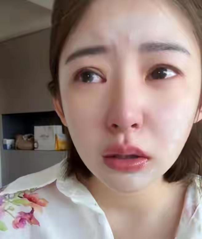 黄一鸣和闪闪着实太难了。

黄一鸣成长于单亲家庭，她心地太过善良，才会被闪闪的爸