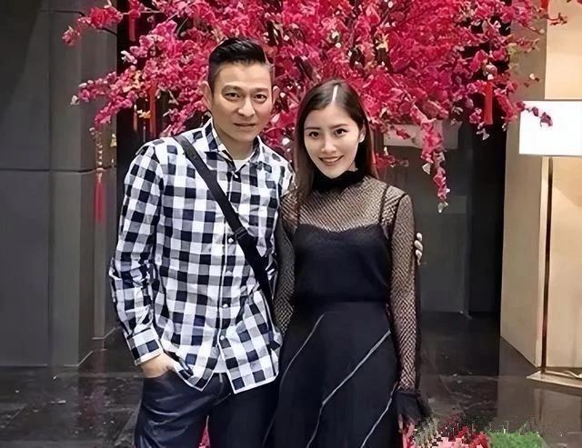 刘德华的小姨子，还真不如他老婆漂亮。虽然两人的合影比较亲密，但刘德华的老婆一点都