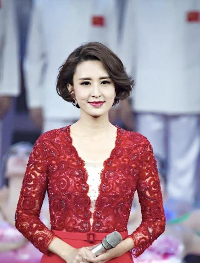 2013年，34岁的张蕾经毕福剑搭线，认识了54岁的富高王吉财，一见面，她就打起