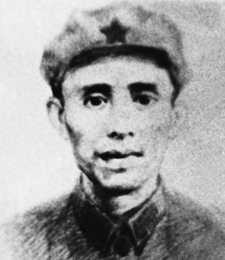 1950年，一个穿着破烂的妇女，带着女儿到北京饭店，怯生生不敢说话，小女孩的一句