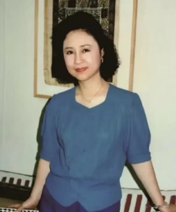 老是有人看不上琼瑶的作品，觉得她的作品剧情狗血，因为大众就爱狗血啊！

你们以为