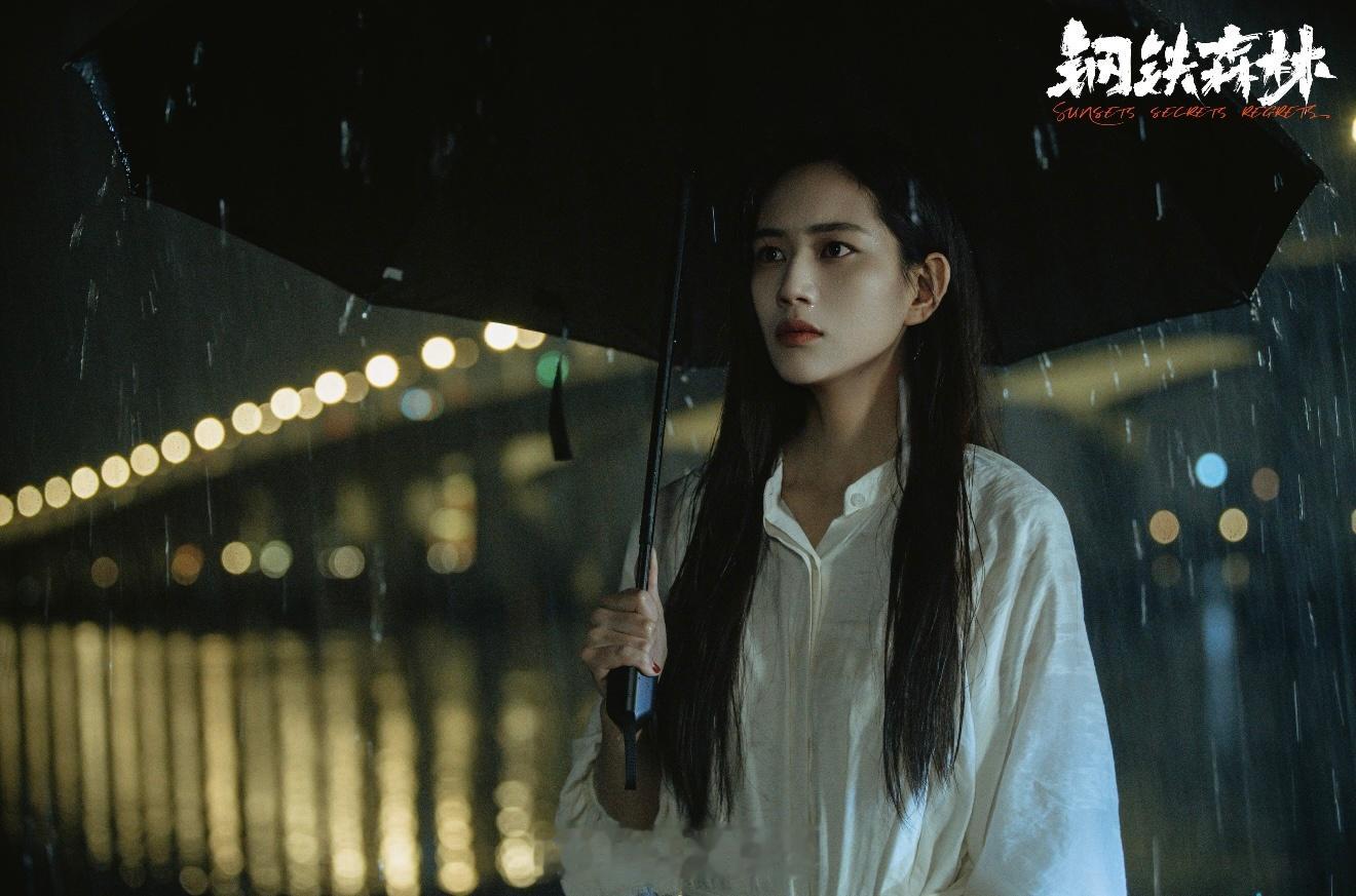 原来昨天那个爆90生和谋女郎是她呀  飞凡（周晓凡） 如果是真的 那秦俊杰眼光挺