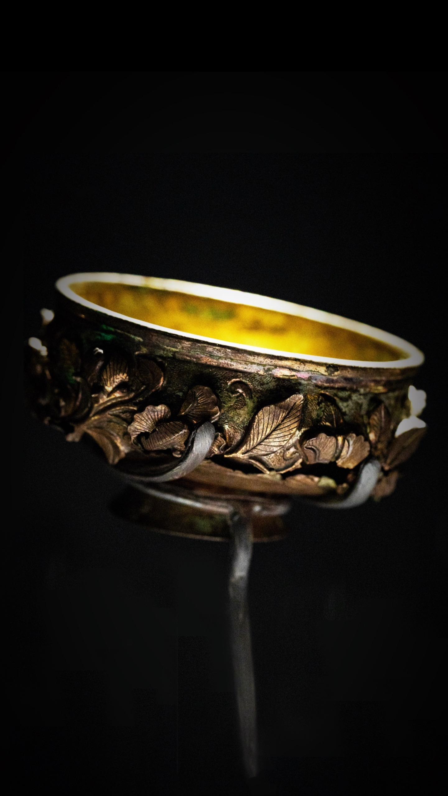 宋代· 行春桥魏三郎匠刻牡丹纹鎏金银盏。东南形胜，三吴都会，钱塘自古繁...