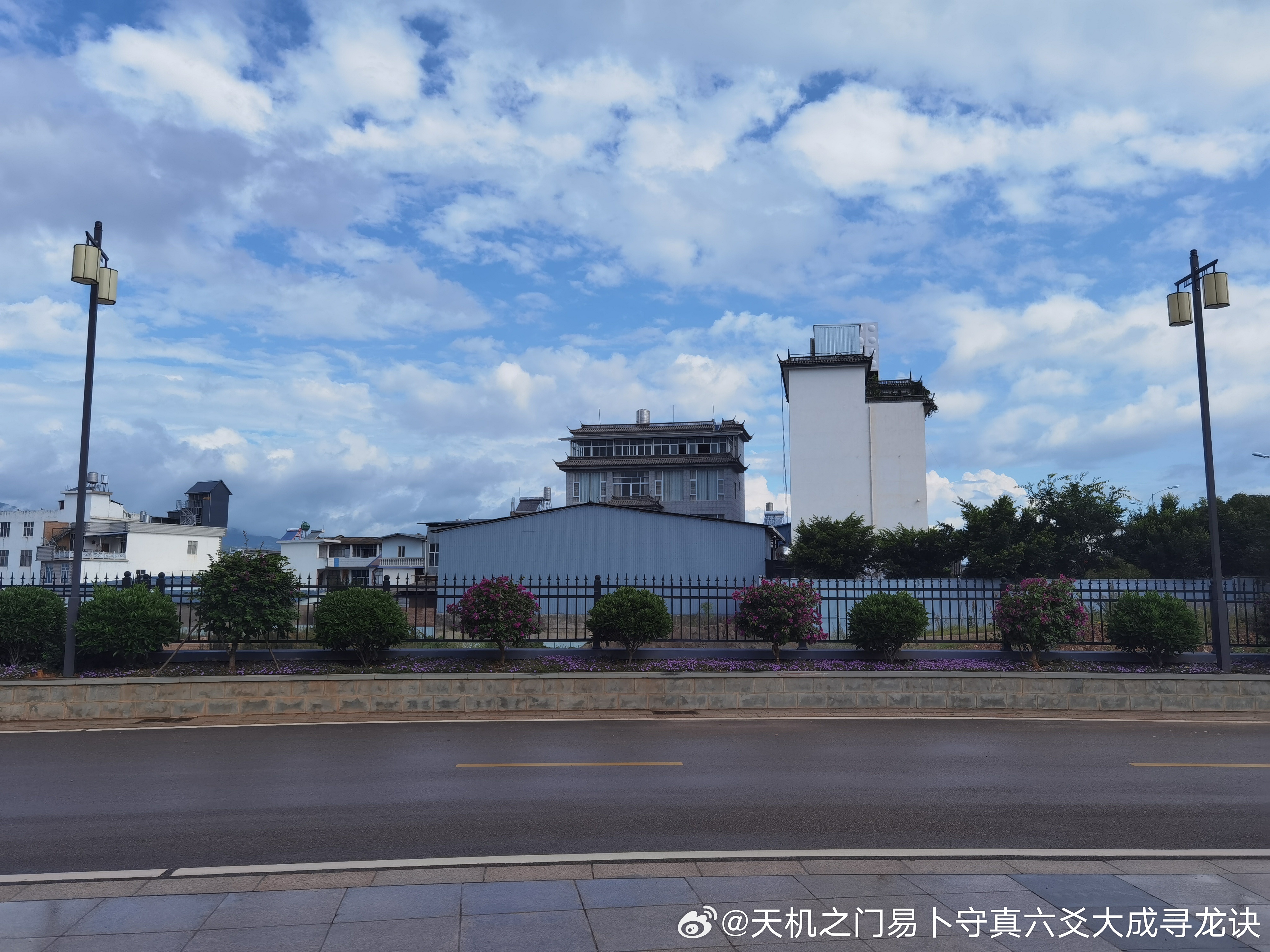 家庭反对的困扰：如何应对亲情与爱情的冲突？在感情中，家庭的反对往往是让人头疼的问