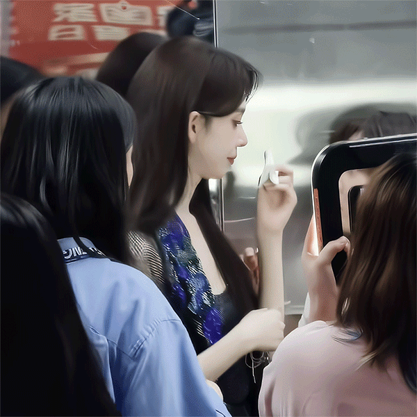 瑶台月下  睡了一周的女鹅终于要出来营业了，晚上瑶瑶有直播了对吧（什么时候能dr