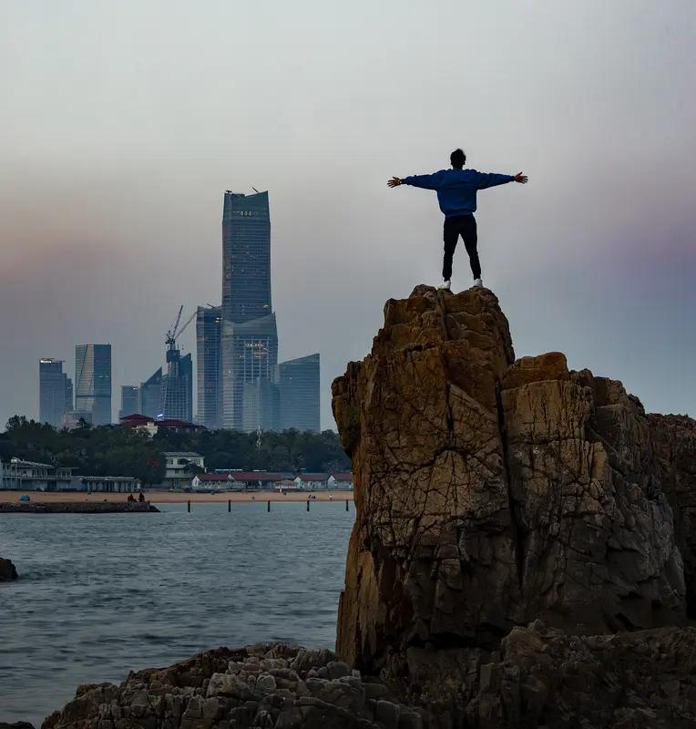生活中，逞强的时刻实在太多了。犹记刚毕业那会，我一心想在大城市站稳脚跟，即便工作