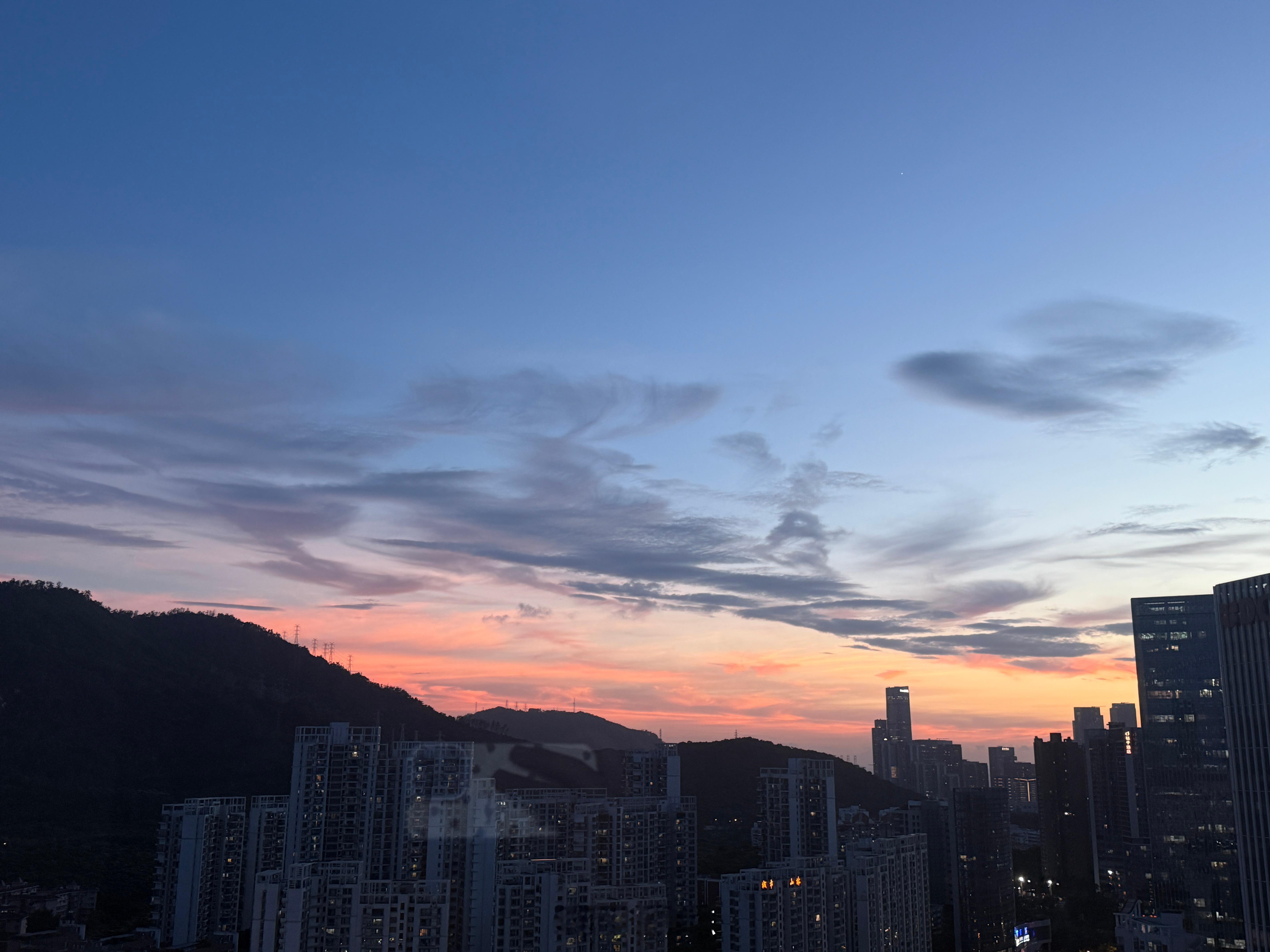 今天的晚霞也很美沙德尔广东暴雨红色预警