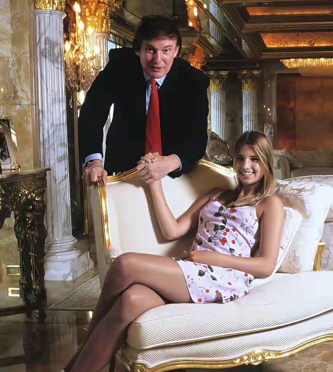 快讯！快讯！。
美国前总统特朗普突然宣布了参选2024的计划。
2017年白宫走