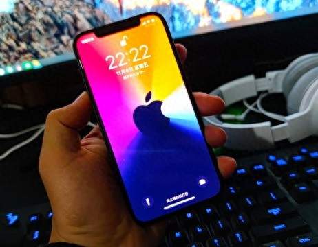 iPhone18首发口碑彻底翻车！销量暴涨却骂声一片，真实原因太现实