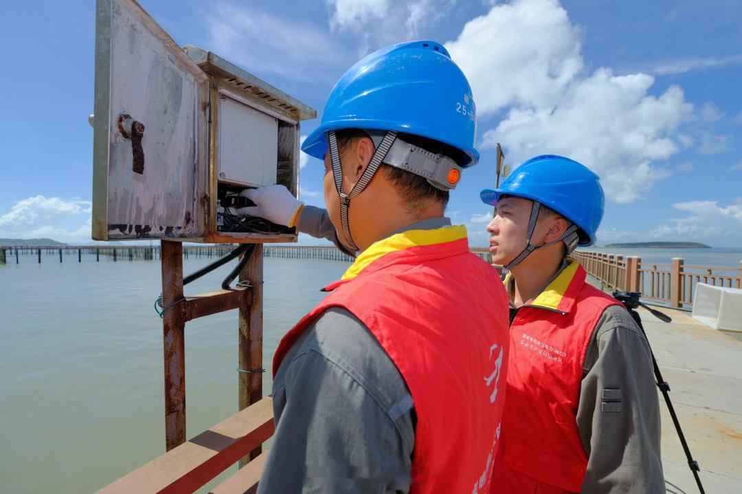 【椒江电力志愿服务登岛巡检电力护航，红船共产党员服务队对大陈岛辖区开展电力巡检保