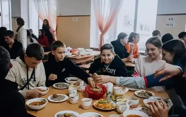 自由的种子一旦播下，终究会在后来的世代中发芽。网友：”这不是一份普通的餐食，它是
