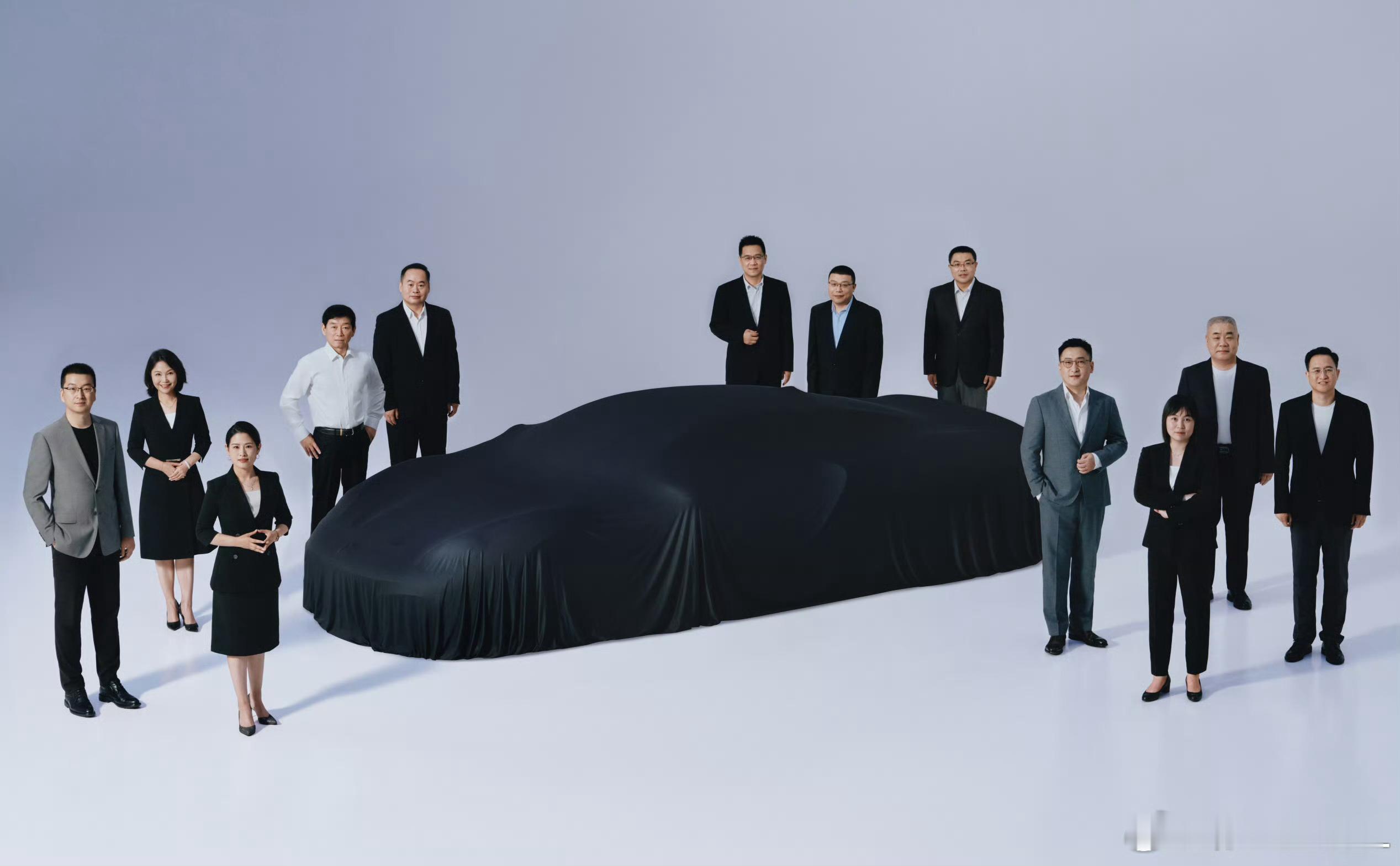 看来大家普遍对四个电机没什么兴趣。那么。世界上会不会有V8发动机+小蓝灯的终极情