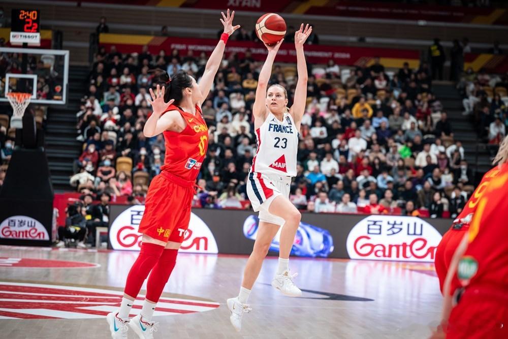 尽管中国女篮主场输给法国32分之多，但考虑到这只是奥运资格赛，中国女篮无须对本场