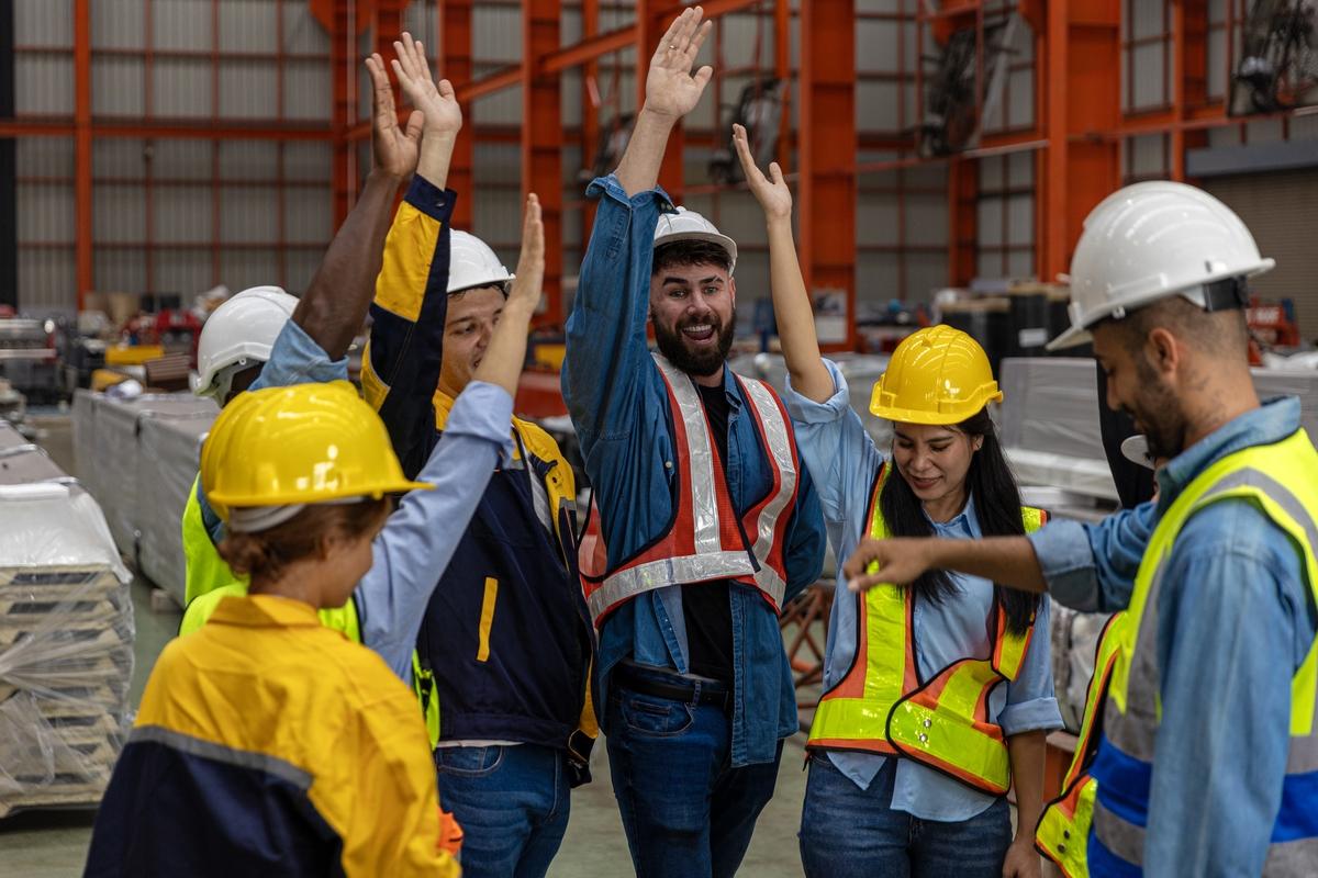 都说中国农民工在以色列一个月能挣4万人民币？要是真能月入4万，那一年就是48万人