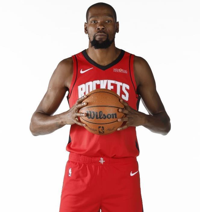 火箭队输球前，计时器总会提前停摆。
不是最后5分钟，而是进入第四节的一瞬间，整个