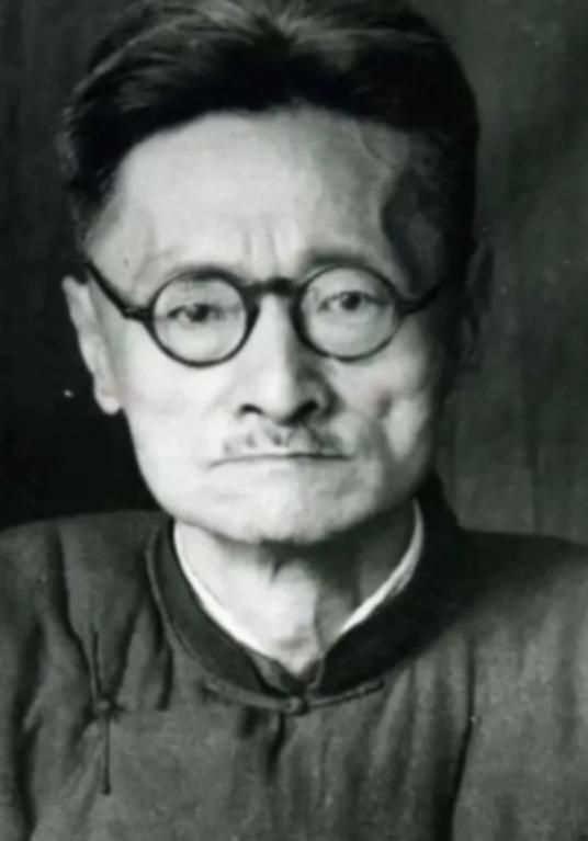 1928年，蒋介石到安徽大学视察，与时任安徽大学校长刘文典吵架，蒋介石狠狠打了刘
