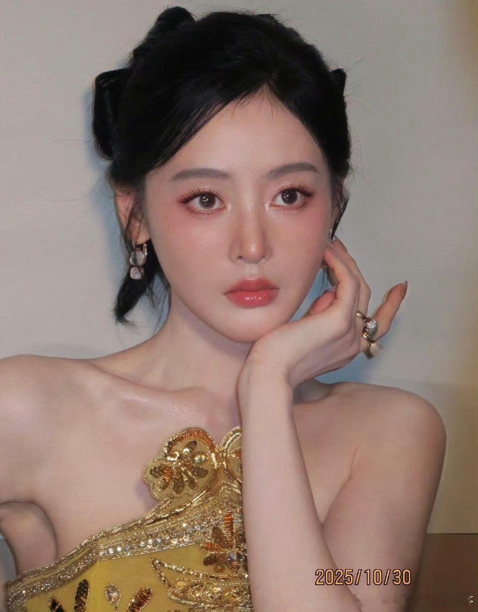 张天爱落日霞光妆气血感好足 老师老师你美的有点太是那个了[流鼻血][流鼻血]给我