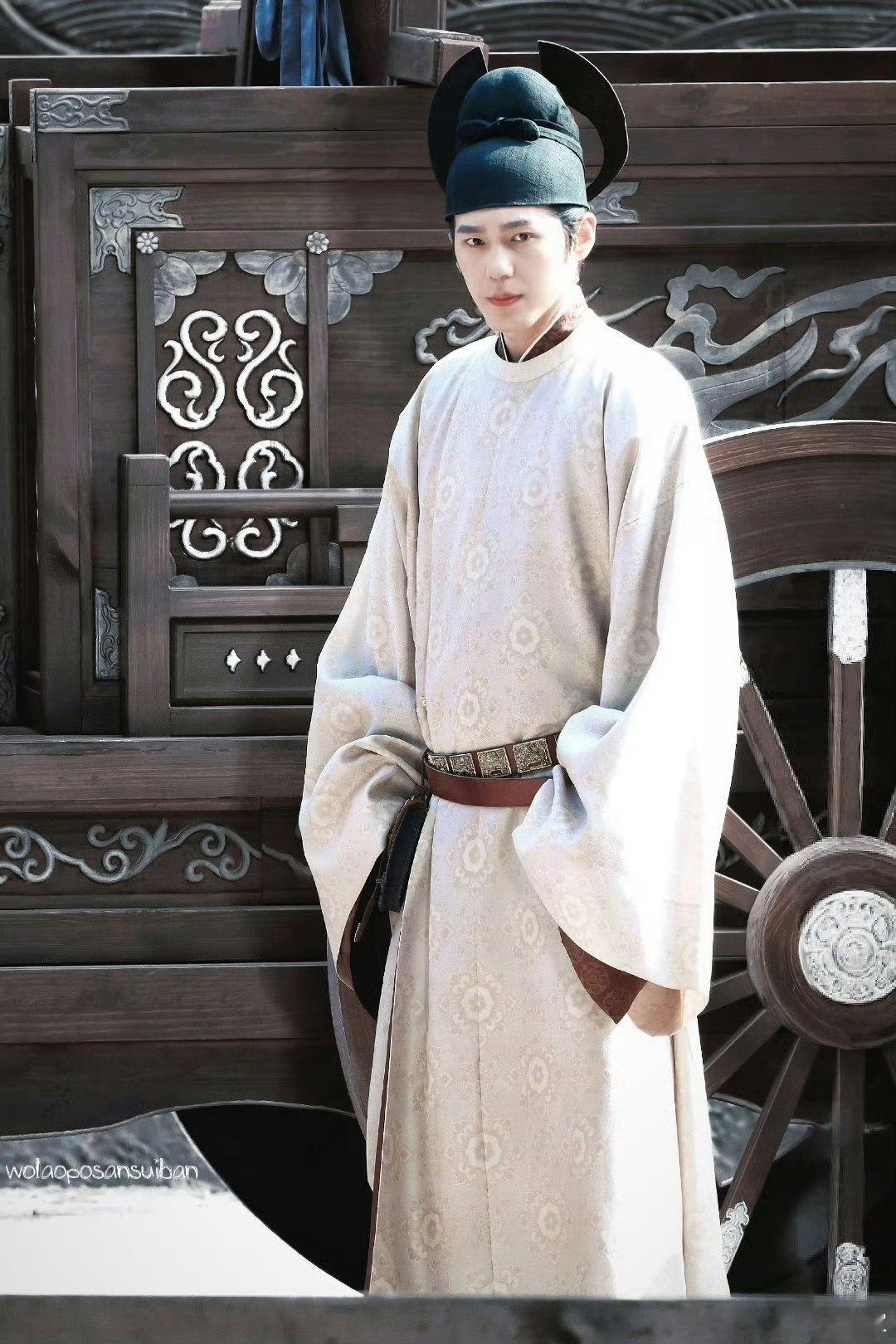 苦内娱无历史大剧久矣孙太真宴席藏刃的镜头倒映着十四州舆图女性用胭脂盒传递的密报比