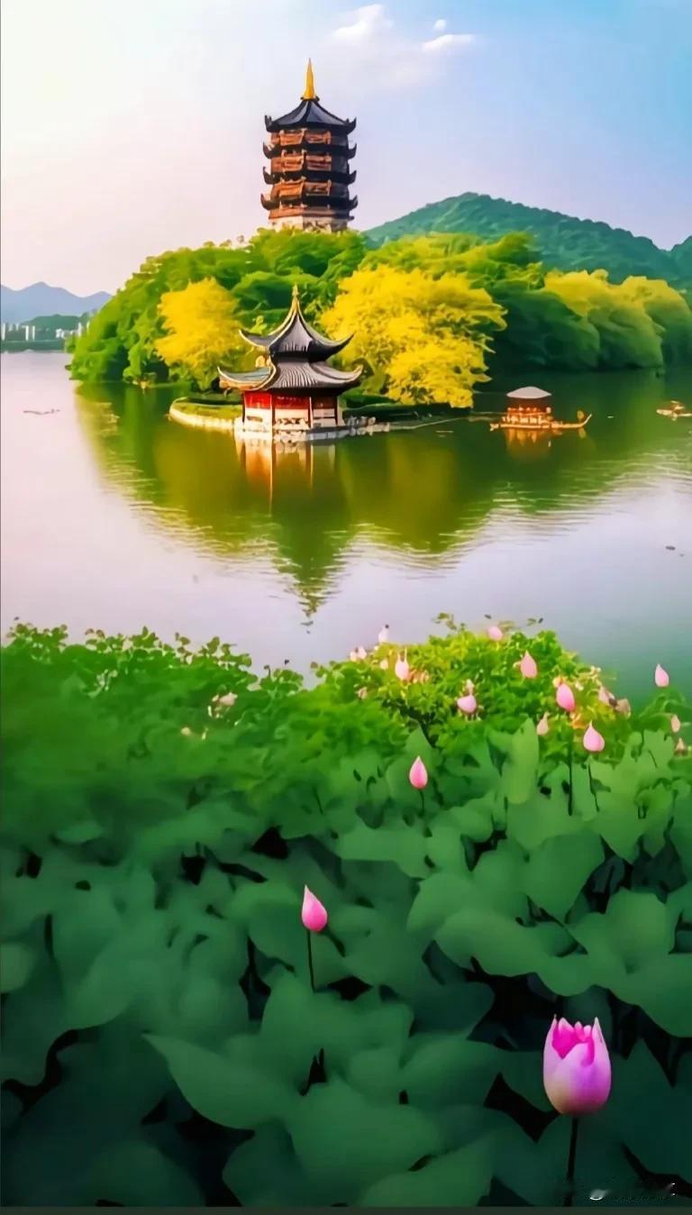 西湖，如同一幅美丽的画卷，展现着大自然的恩赐和人类的智慧。湖水如镜，倒映着青山、