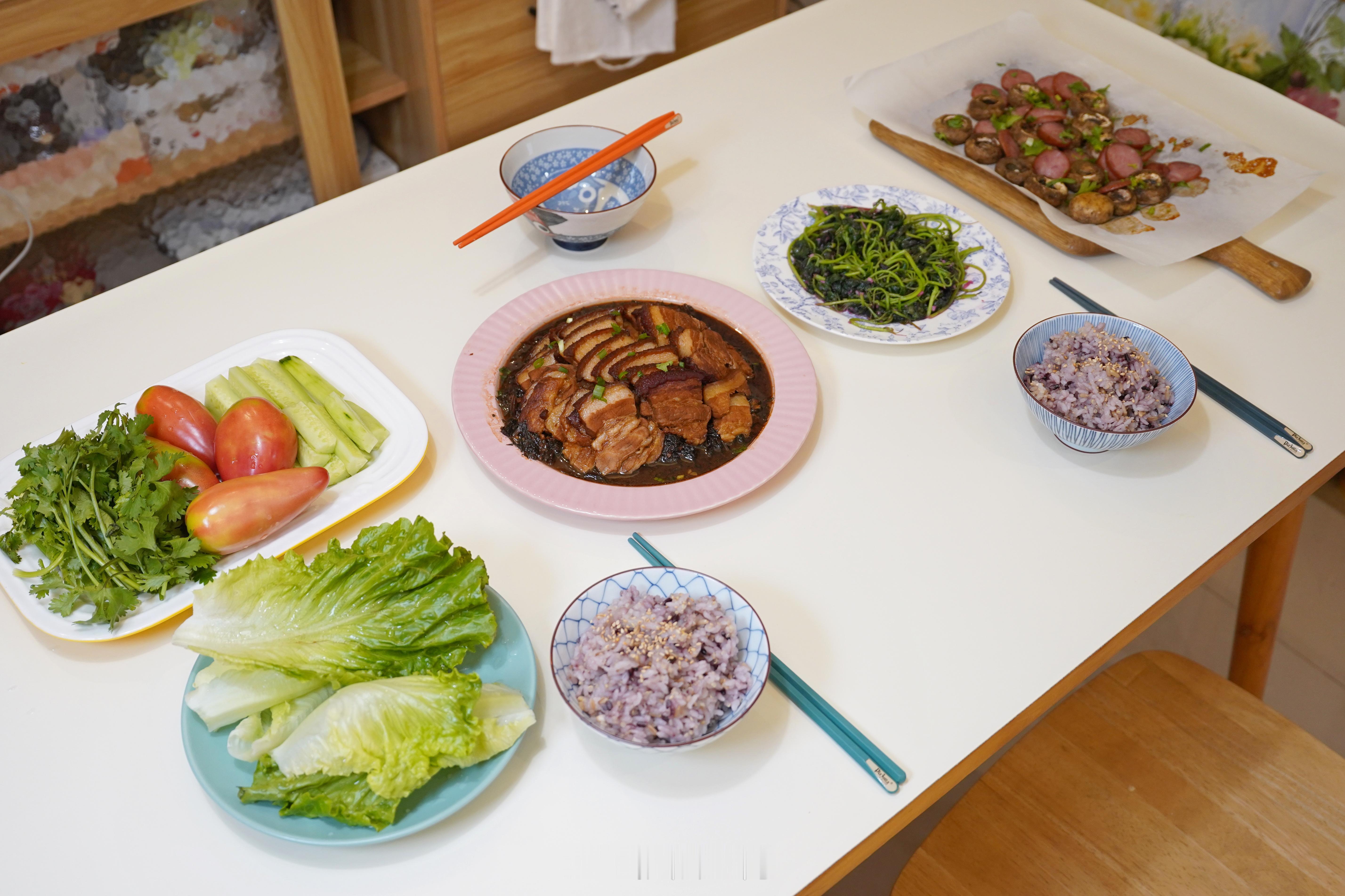 今晚做的梅菜扣肉，显然太成功了[阴险]#生活与厨艺##人间烟火##我的美食日记#