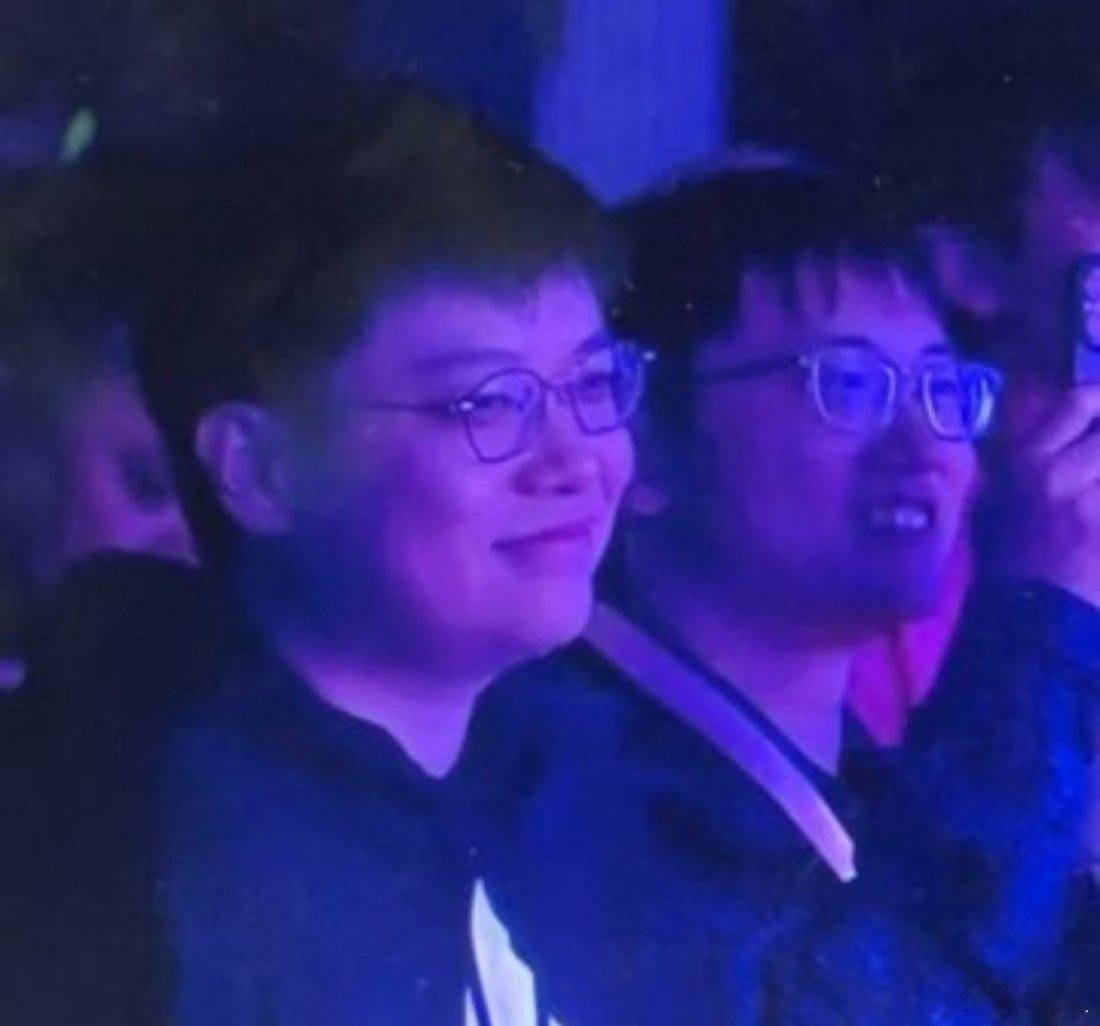 王一栩的抑郁症这次彻底好了吧，永夜星河发布会上笑得停不下来，这次真的得给虞书欣磕