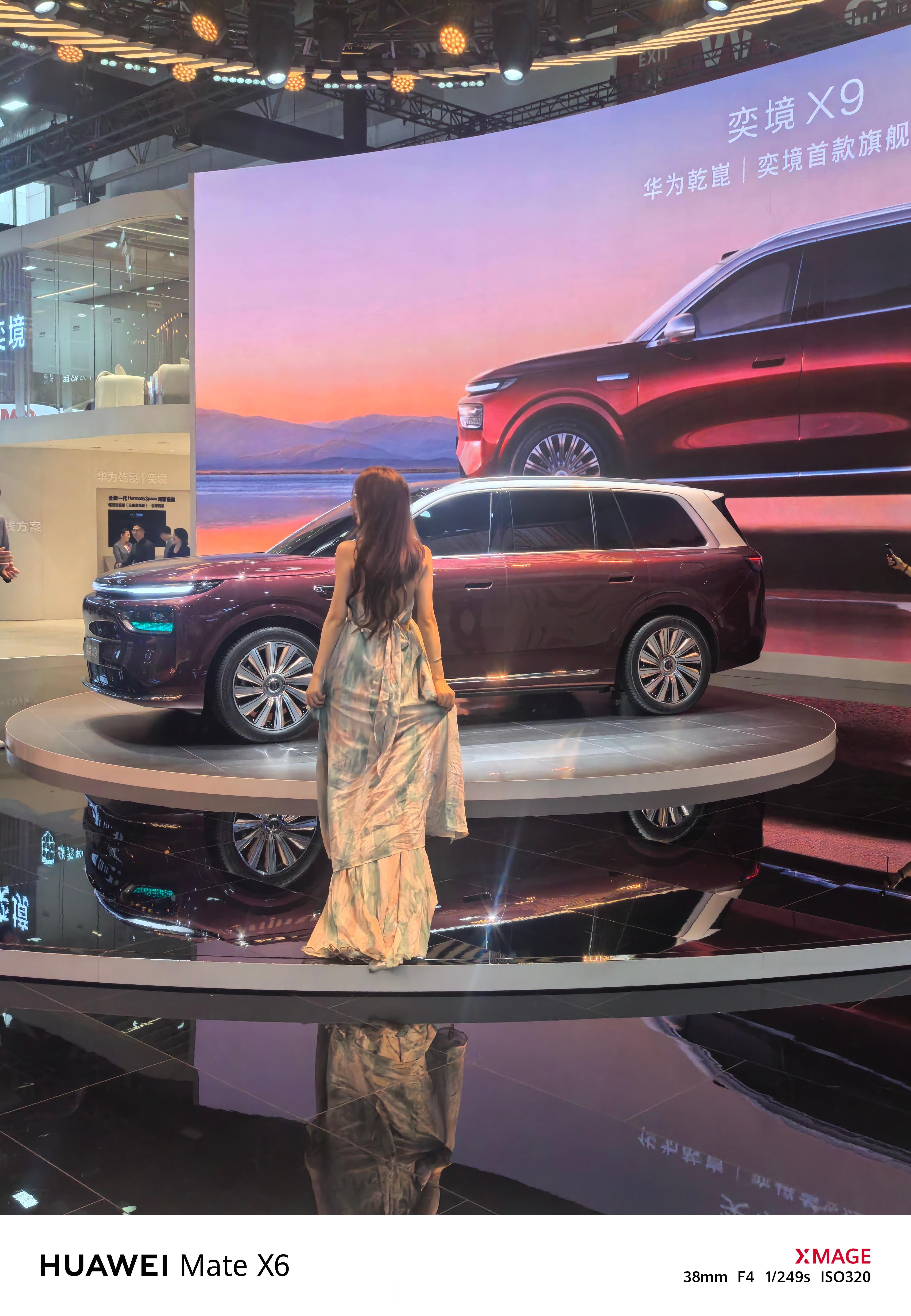 今天路过奕境看X9，设计完整度无需多言，就是我的摄像头有点糊 