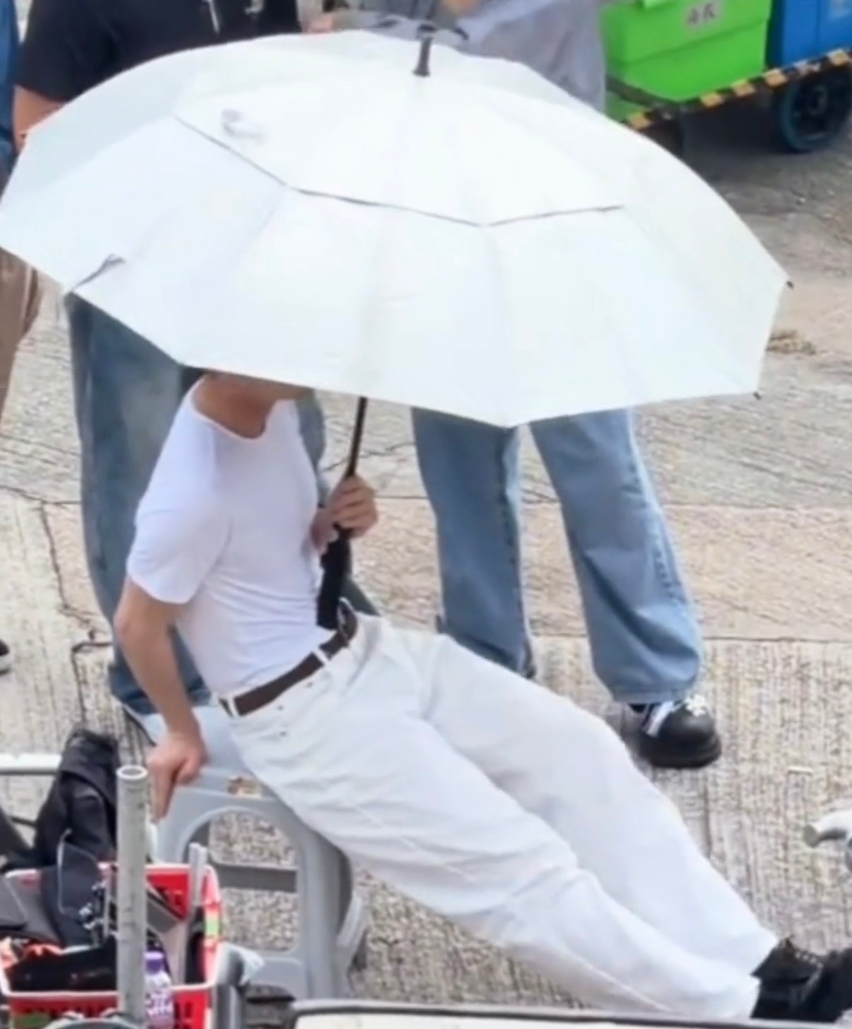 伞都能摸诚意腹肌而我却不能 ​​​