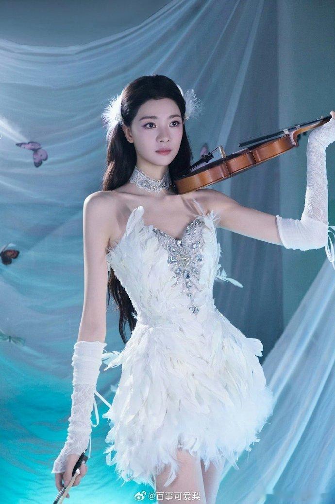 张艺上打车走了 后面演出也不给看吗？？？ 