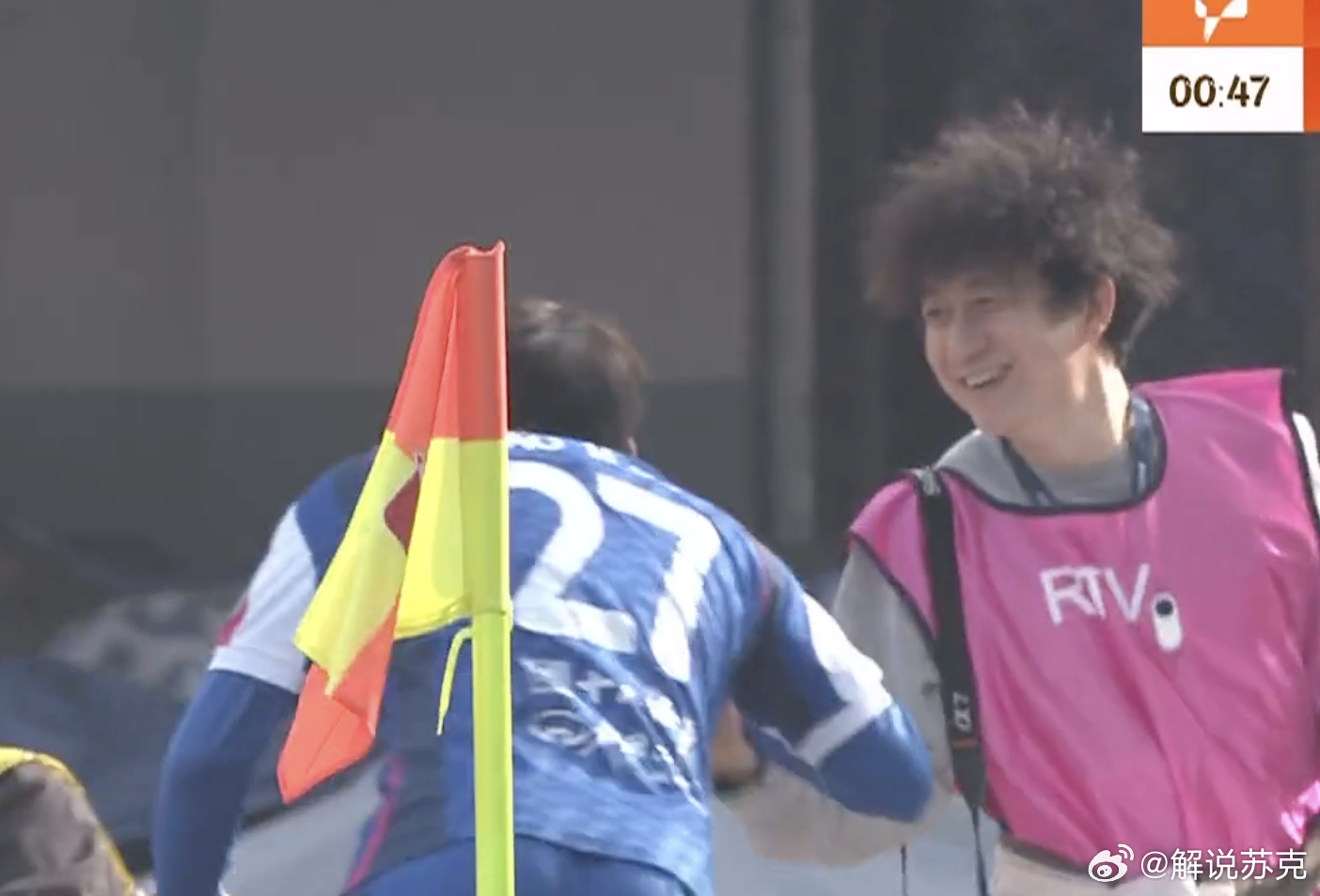 驱车4小时，330km，临开场抵达。入场对上眼神，随后开场进球。这也算一场“双向