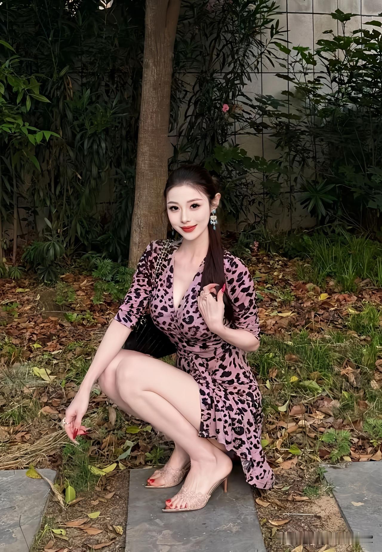 红妆映绿树   娇姿倚芳草