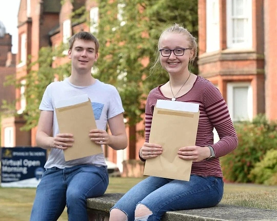 优秀考生真的一眼就能看出来优秀的考生真的一眼就能看出来，不靠外表，全在气质里——