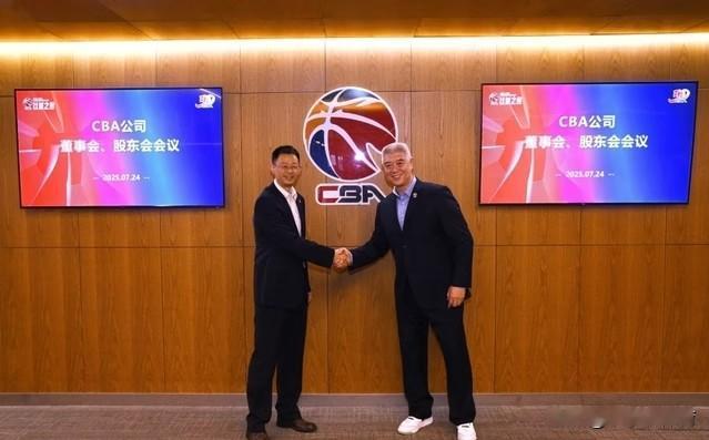 缩短比赛时间只为与FIBA接轨，CBA新赛季的改革致评论一边倒！

据国内知名媒