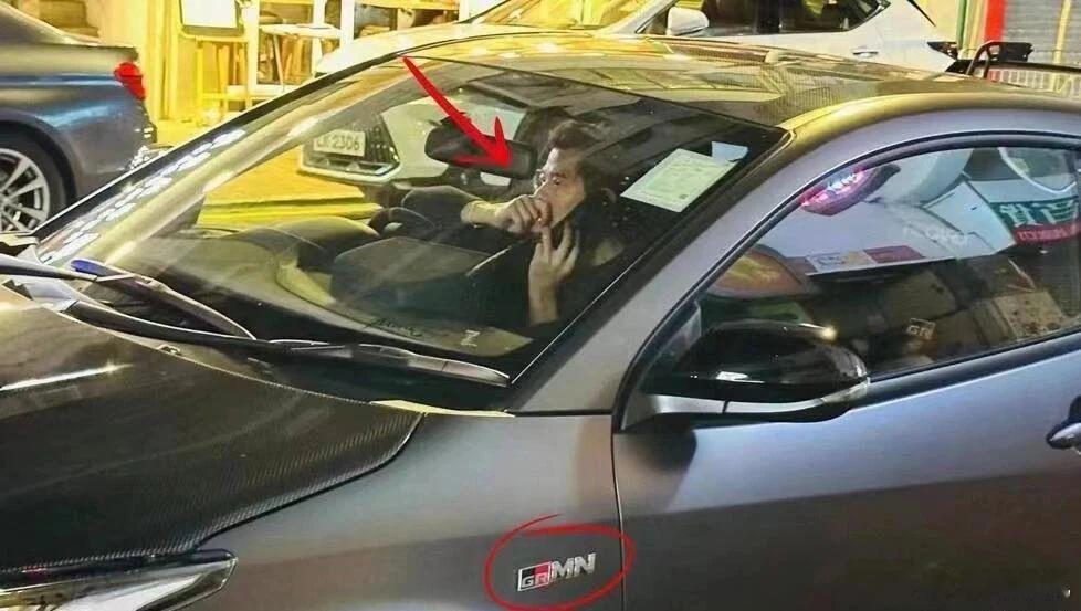 看图1你们能猜到天王郭富城开的是什么车吗？算了不卖关子了，直接揭晓答案:丰田雅力