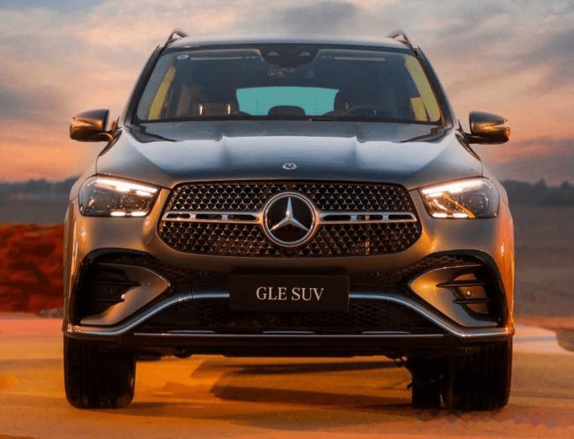 昨日，奔驰官方发布全新一代梅赛德斯-奔驰GLE SUV正式上市，新车共推出6款车