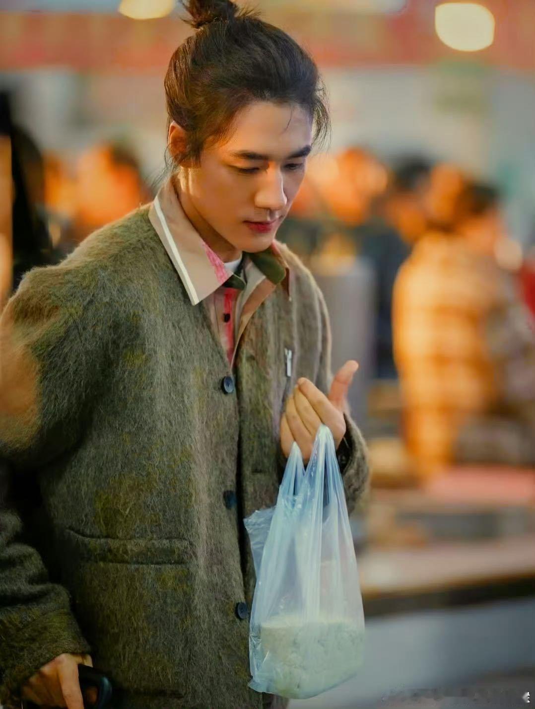 此沙演了亦舒的男主角  此沙进军亦舒作品，新角色反差大。温暖男友感，准备追剧啦。