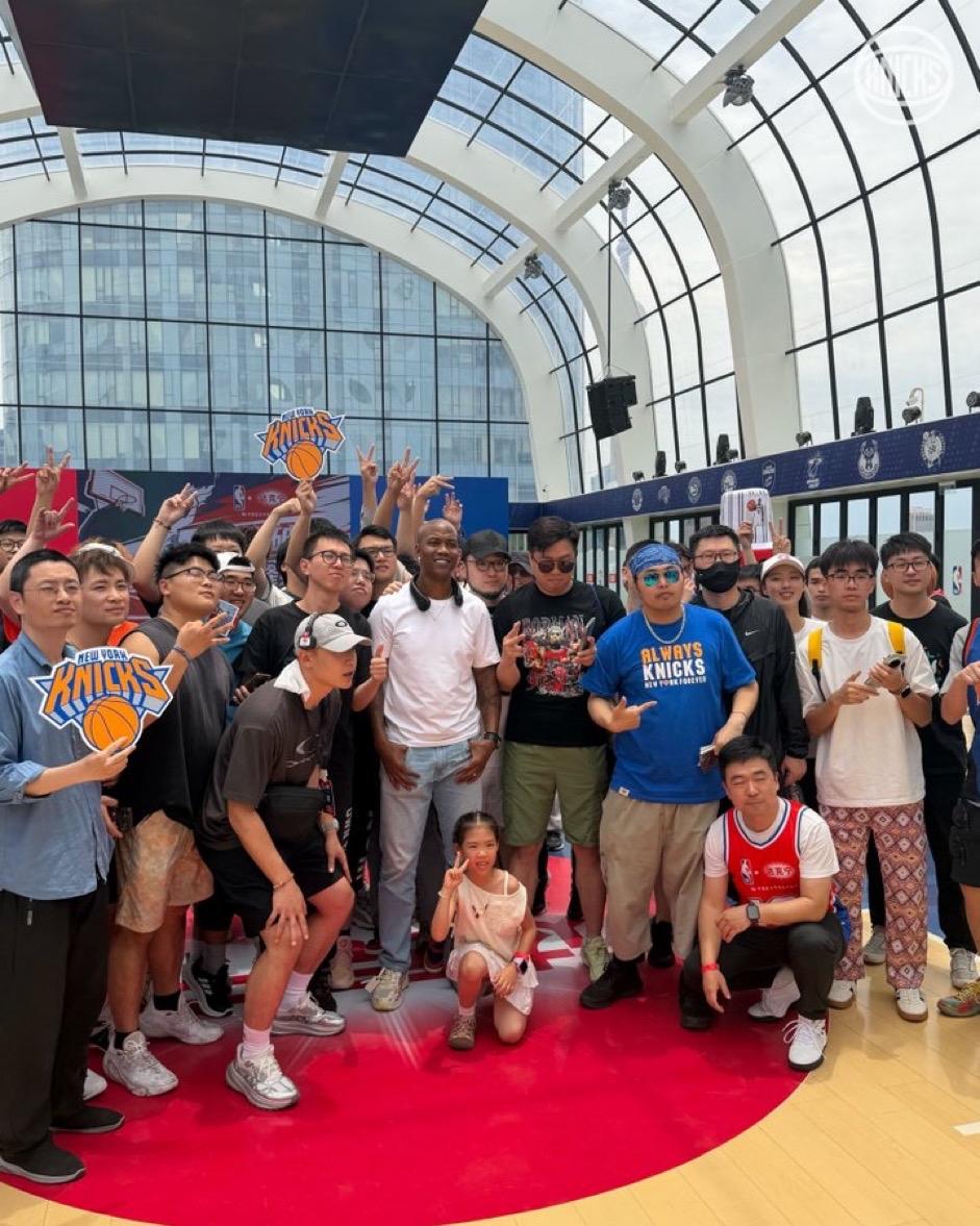 中国在尼克斯的球迷。马布里也在。