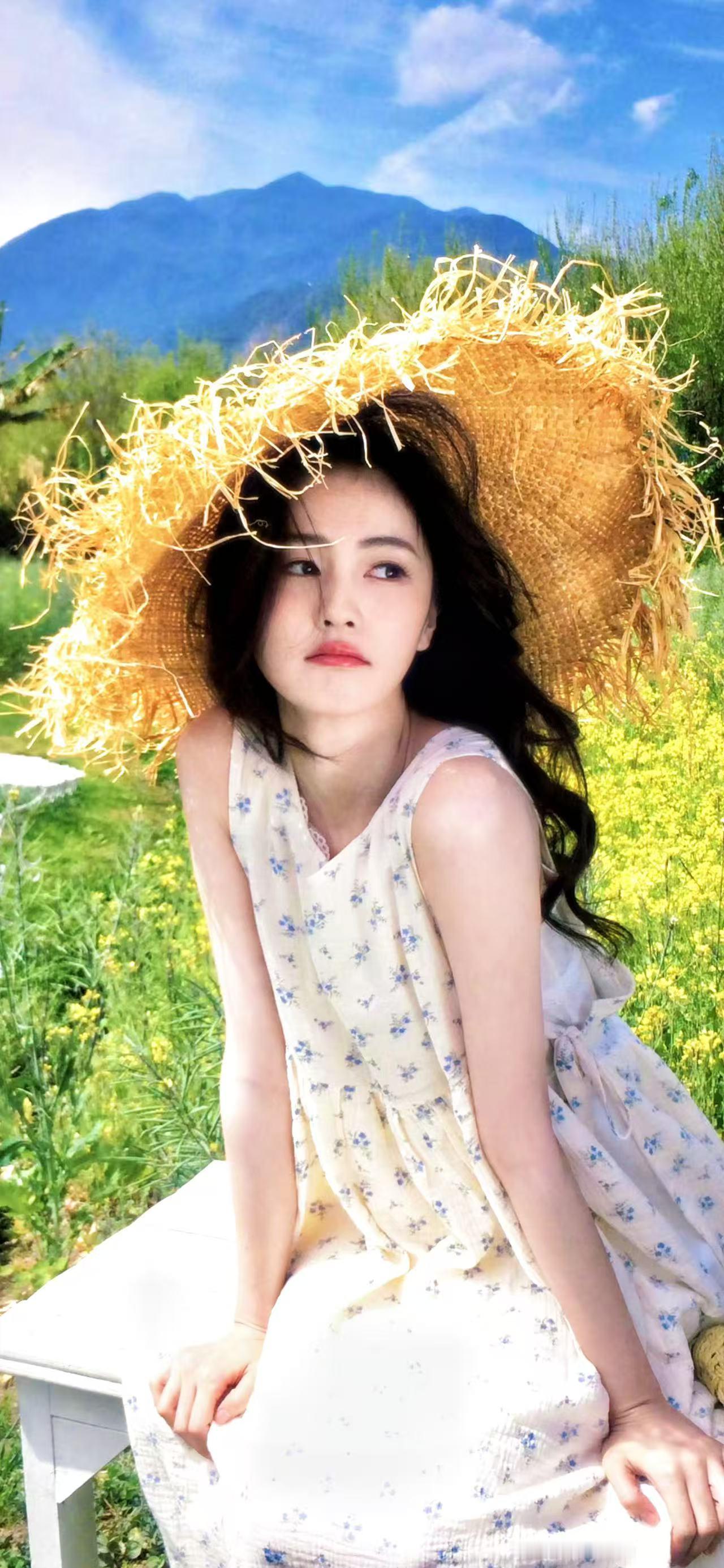 白鹿 林间花仙子星光大赏红毯 今日星光大赏造型公开～仿佛误入森林的花仙子，从头到