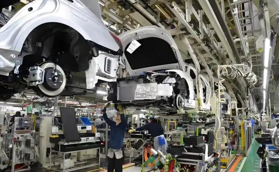 比亚迪仰望U9，突袭了日本老家，让日本汽车圈的人吵疯了。
自从2023年中国汽车