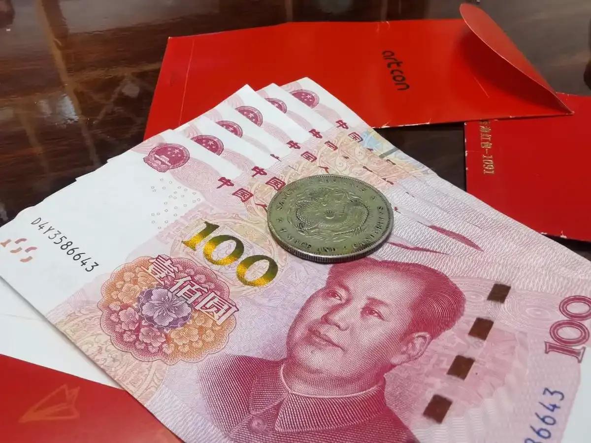 过年给压岁钱很头疼，给自己亲姐姐家孩子压岁钱倒是没有犹豫，没有顾虑。但是给表兄弟