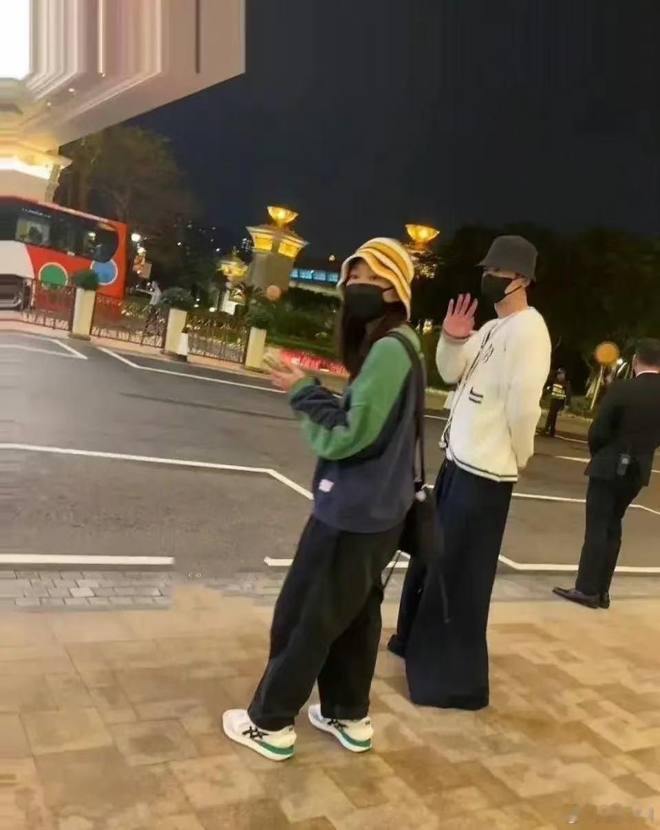 澳门偶遇白敬亭宋轶逛街 网友澳门偶遇白敬亭和宋轶一起逛街，民政局给我搬过来！！！