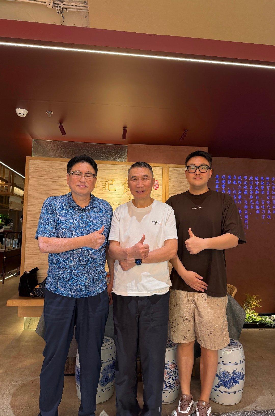 黎子安上海探店一饭2冠军邓华东一饭封神简简单单的青椒肉丝吃出封神水准，邓华东把家