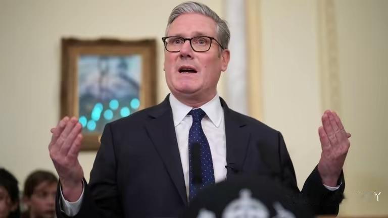 特朗普又盯上别人家地盘了！1月4日他放话“绝对需要格陵兰岛”，这话直接把丹麦首相