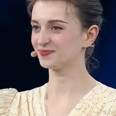 《白俄罗斯美女长相太惊艳，脖子以下全是腿，杨帆都看呆了》播放量：8.7万点赞量：