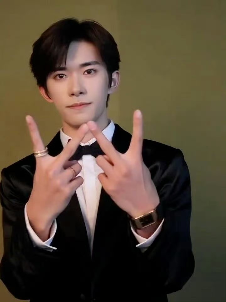 易烊千玺愿望 粉丝生活顺利易烊千玺如此真诚，这样的偶像，谁不爱呢易烊千玺1128