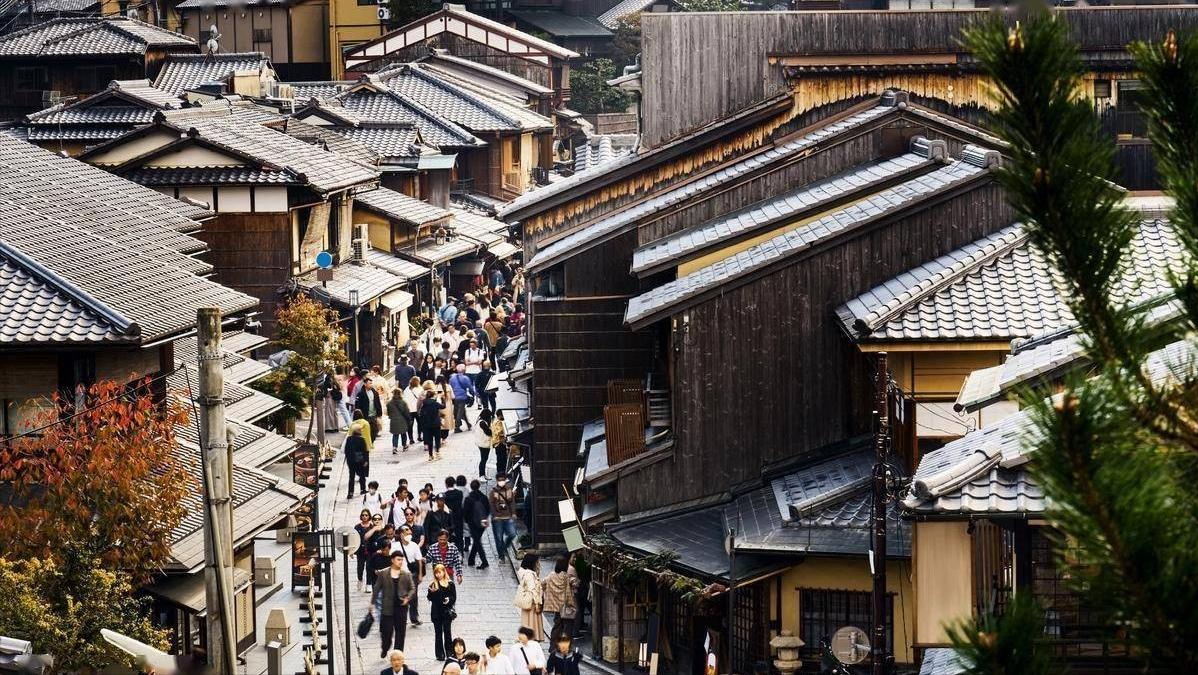 没想到，一则欧洲游客游览日本靖国神社的视频，让日本坐不住了！
这事发生在前几天，