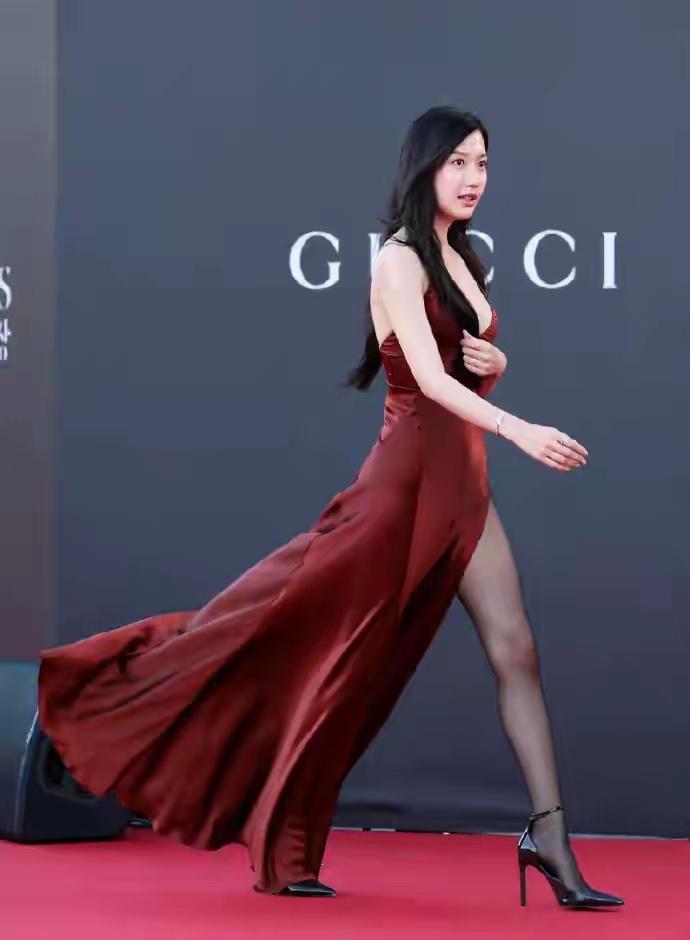 大步向前，走出一片光明