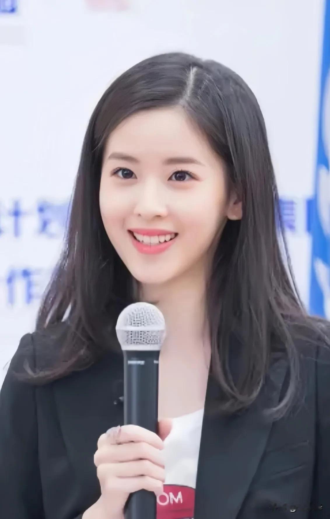 这两天，“章泽天凭600亿身价荣登富豪榜”的报道充斥网络，这则误传消息，章泽天看