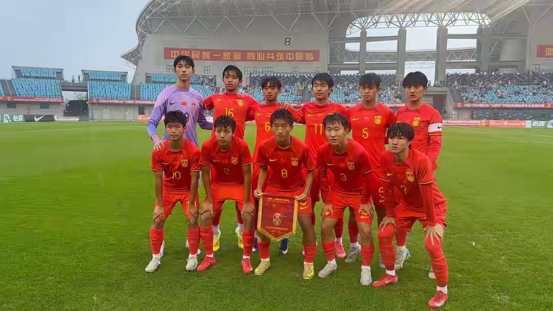 太棒了！中国U16国足在呼和浩特国际青年足球锦标赛上以4:2战胜韩国队，强势夺冠
