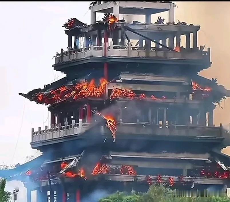 哎呀妈呀，可真白瞎了，这么大的寺庙就给烧没？这是谁放的🔥呀？