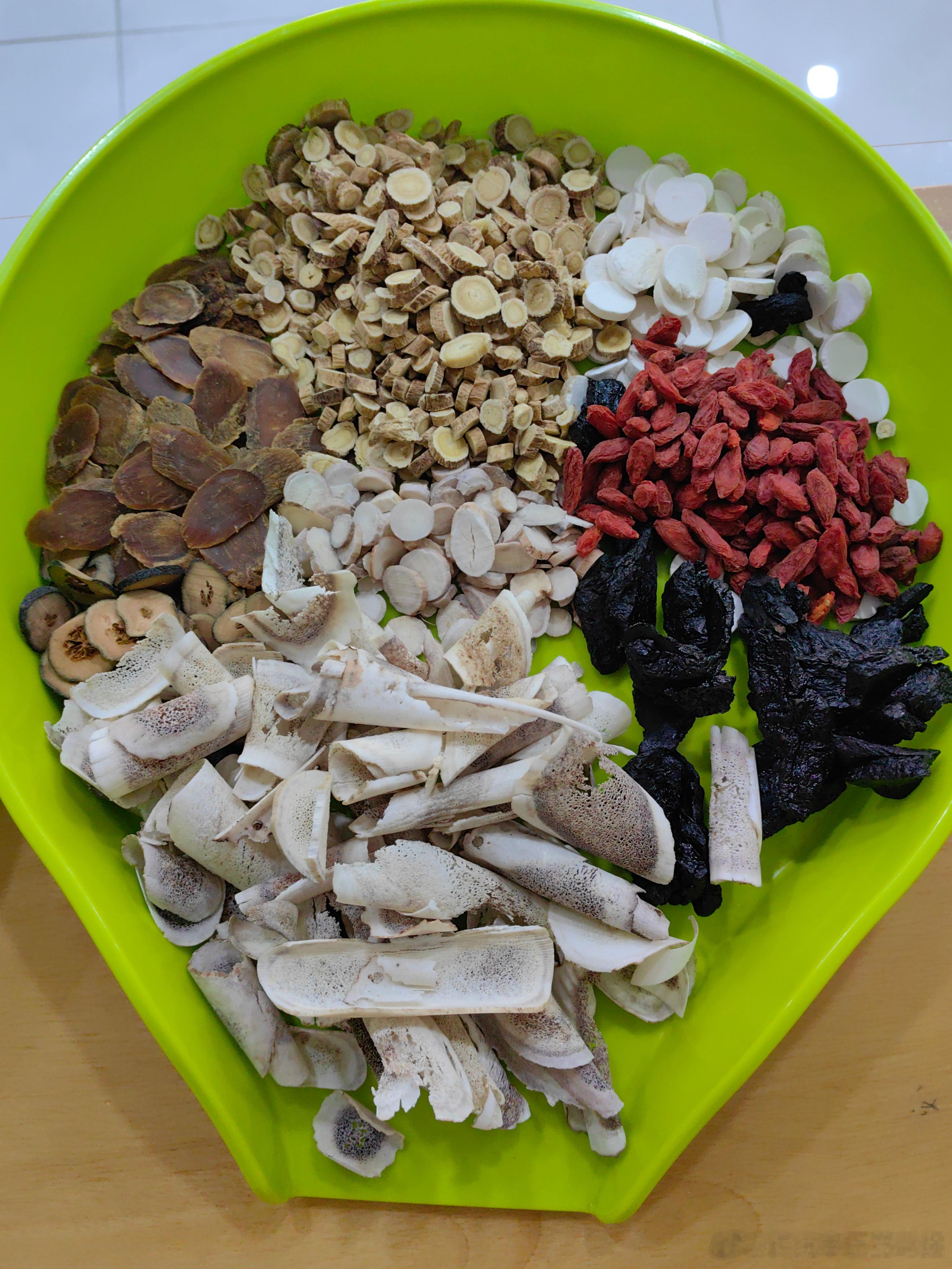 理想主义的花，最终会盛开在浪漫主义的土壤里。我的热情永远不会熄灭，在现实和平凡之